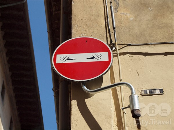 Авторские дорожные знаки во Флоренции